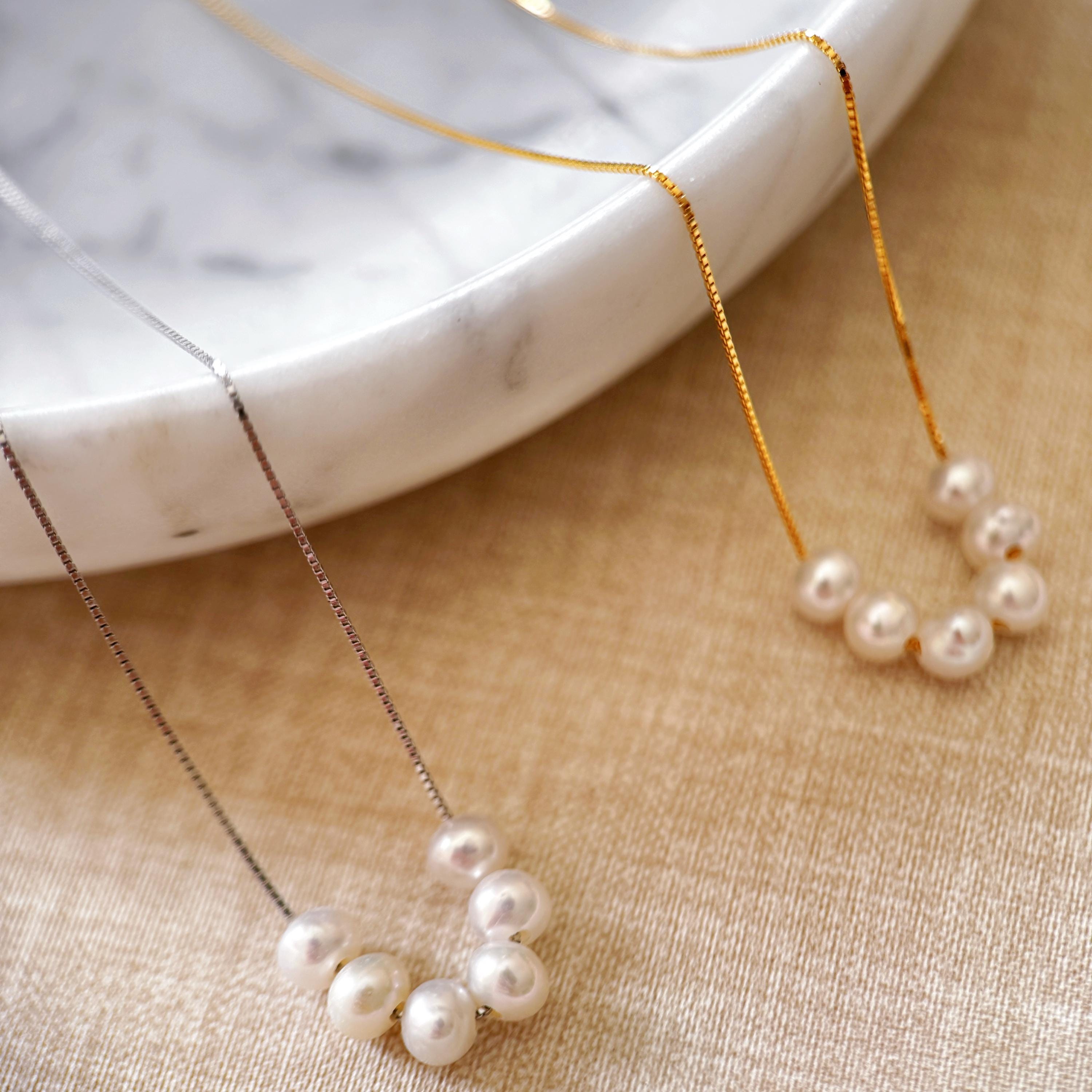 Soft Curve Pearl Necklace – Gold