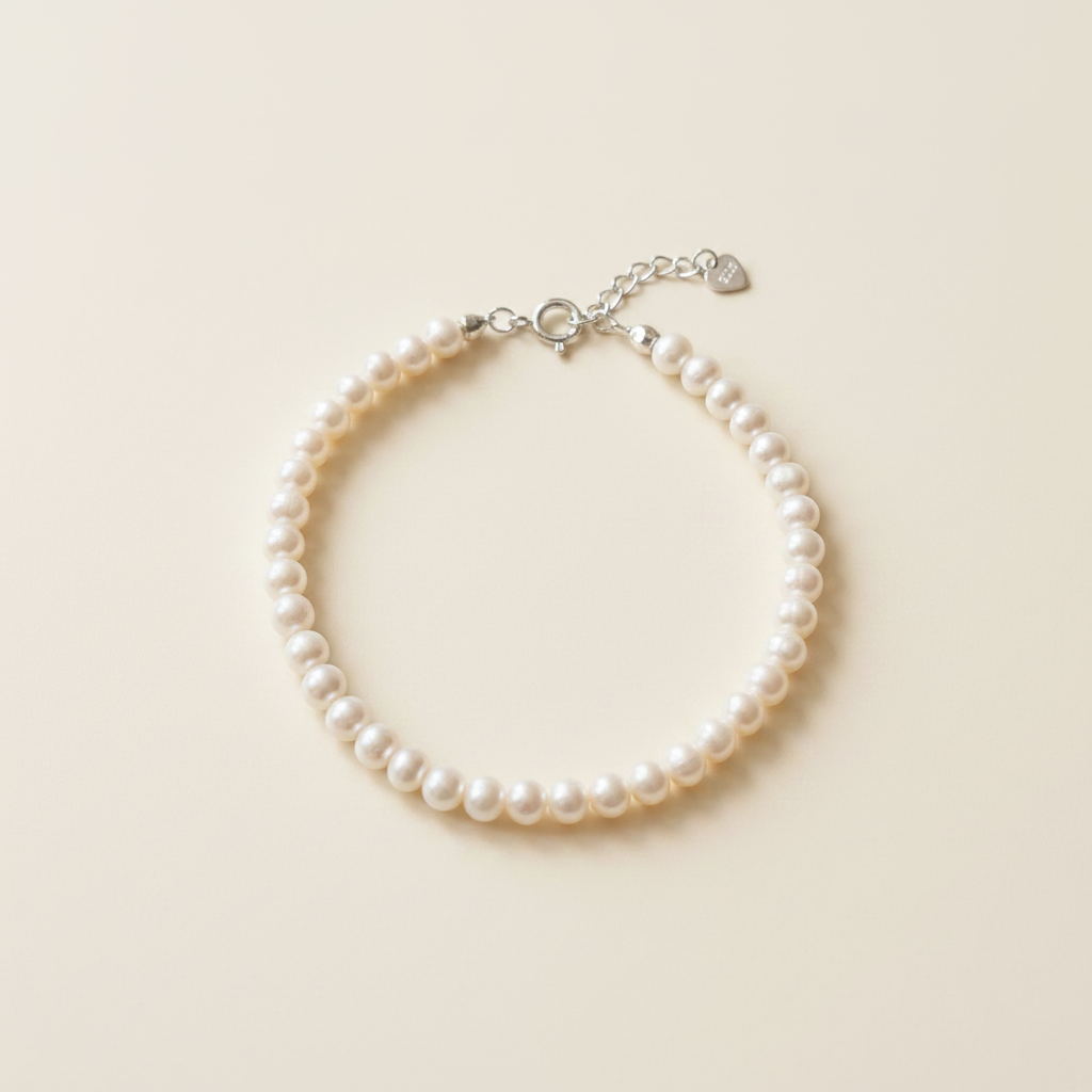 Aurora Pearl Bracelet - 奶白色背景