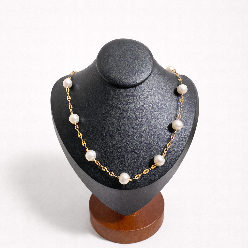 Sparkly Lip Link Pearl Necklace